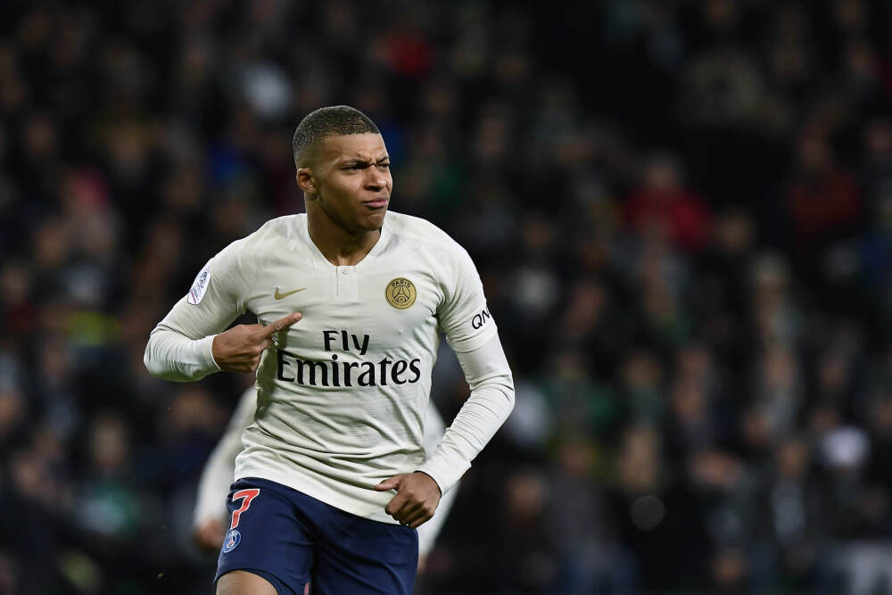 累计亏损超百亿车企强冲IPO 阿维塔为何急于上市？